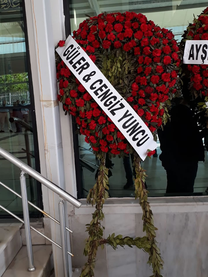 Kırmızı Cenaze Çelengi - İzmir Cenaze Çelengi