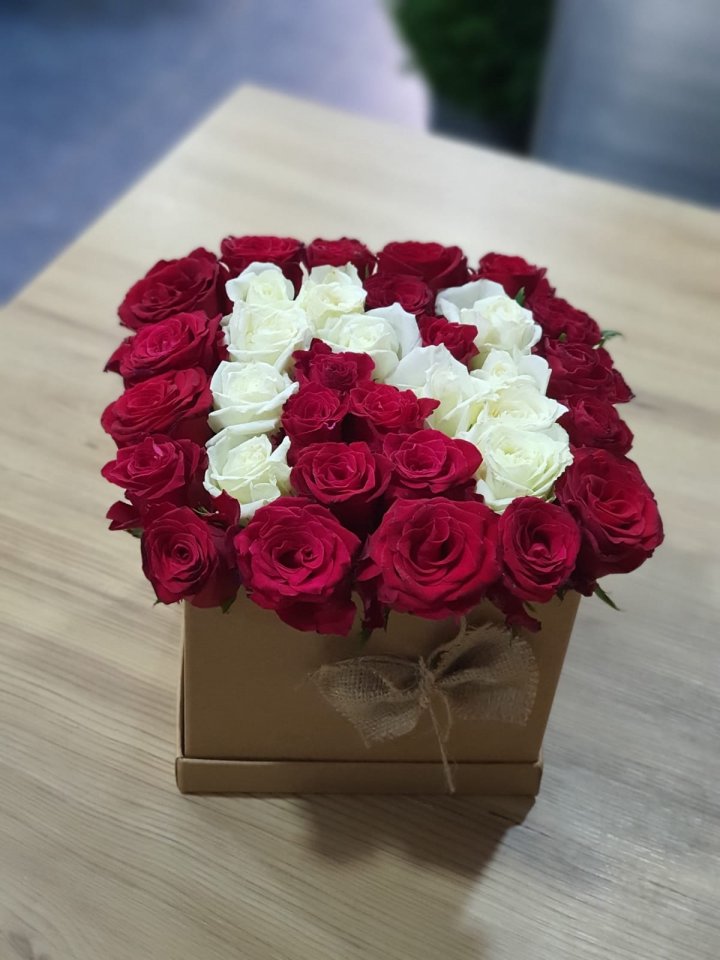 Kare Kutuda Harf Gül