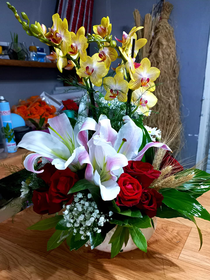 Lilyum ve Güllü İki Dal Sarı Orkide - İzmir çiçekçi