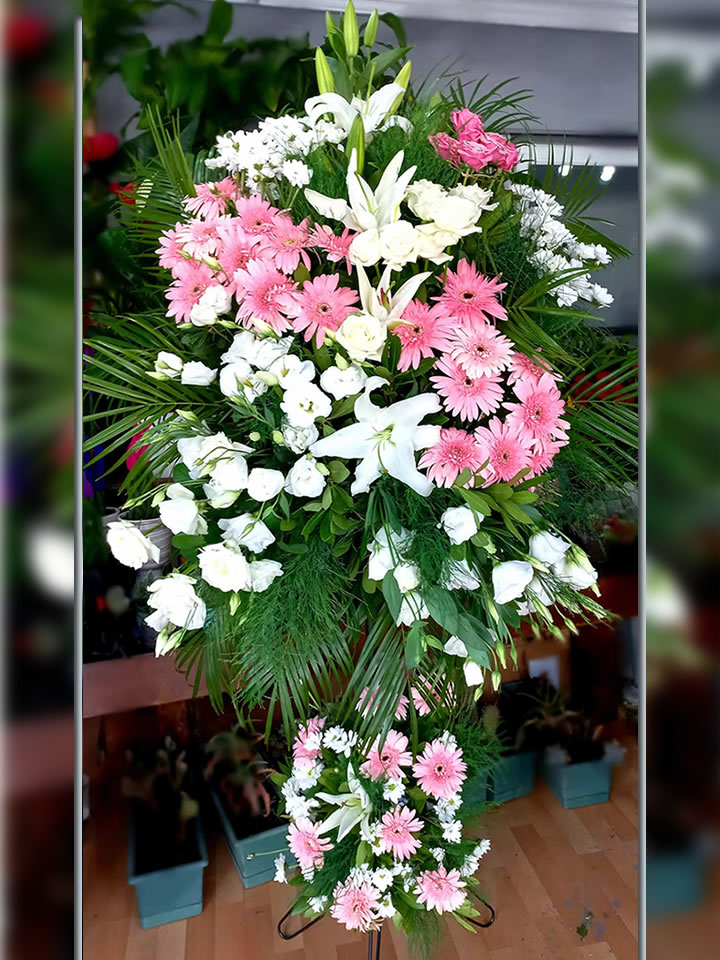 Pembe Beyaz Çiçekli Ferforje - İzmir Çiçekçi