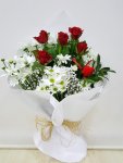 Çiçekçi - Kırmızı Güller ve Papatyalar